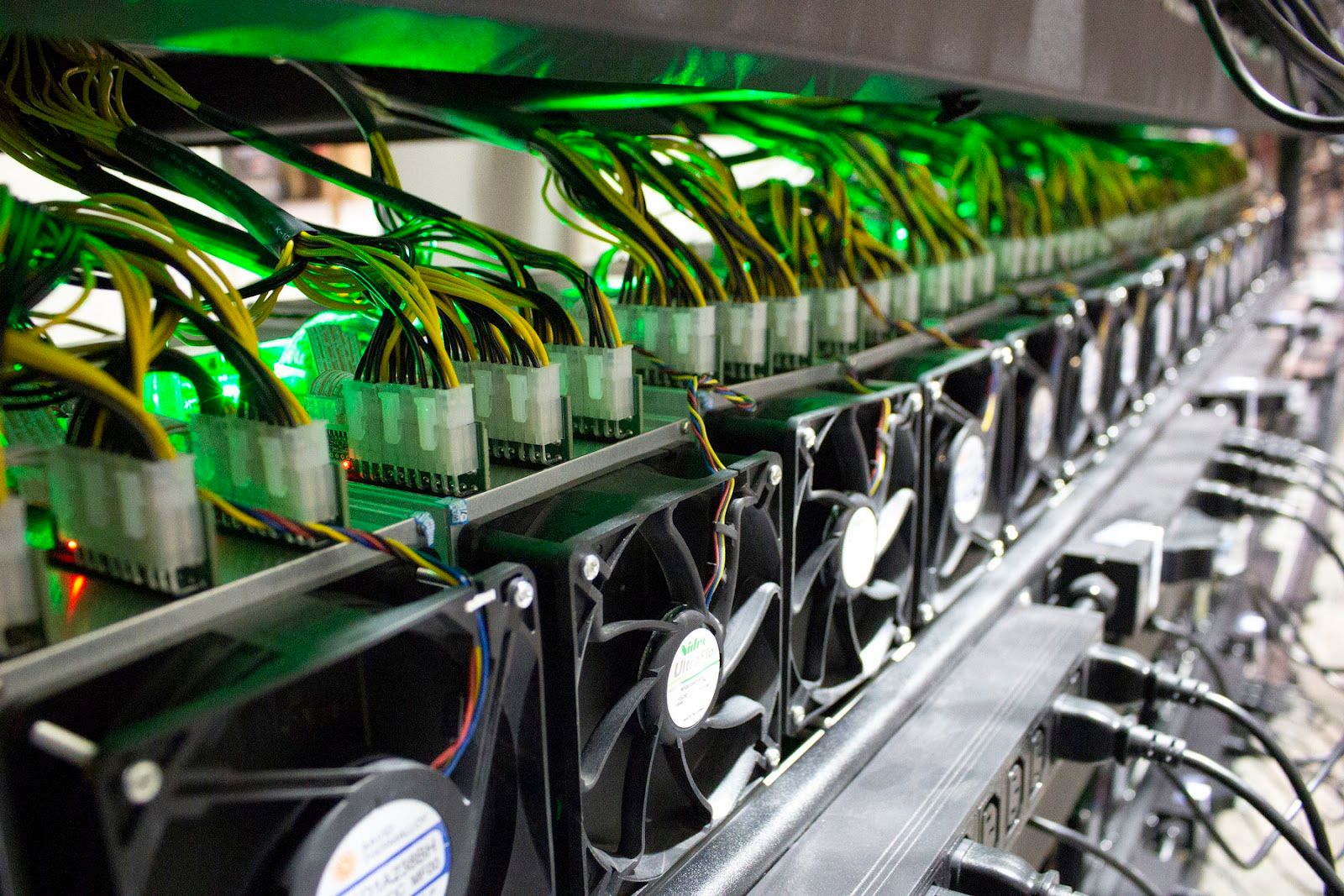 🔴LIVE - Where to buy ASIC Miners in India? - Featuring your RIG PICs -  YouTube
